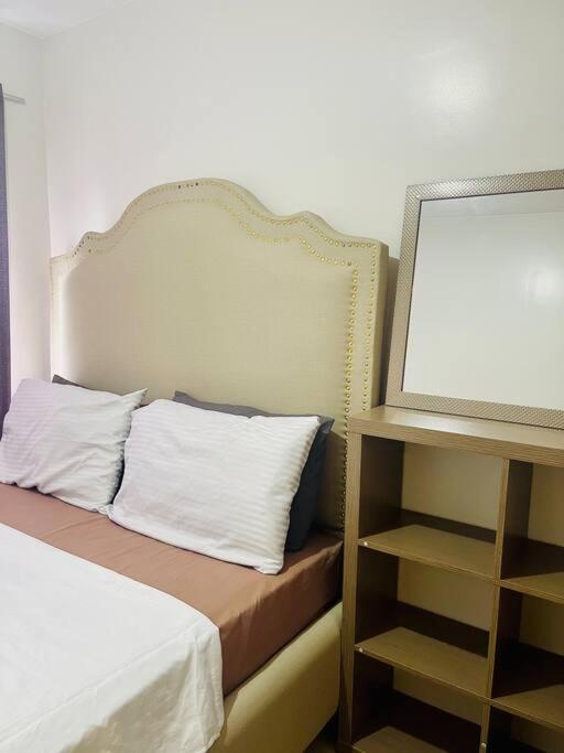 אילוילו Two Bedroom In A Great Location Centrally Located מראה חיצוני תמונה