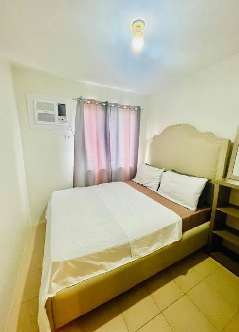 אילוילו Two Bedroom In A Great Location Centrally Located מראה חיצוני תמונה